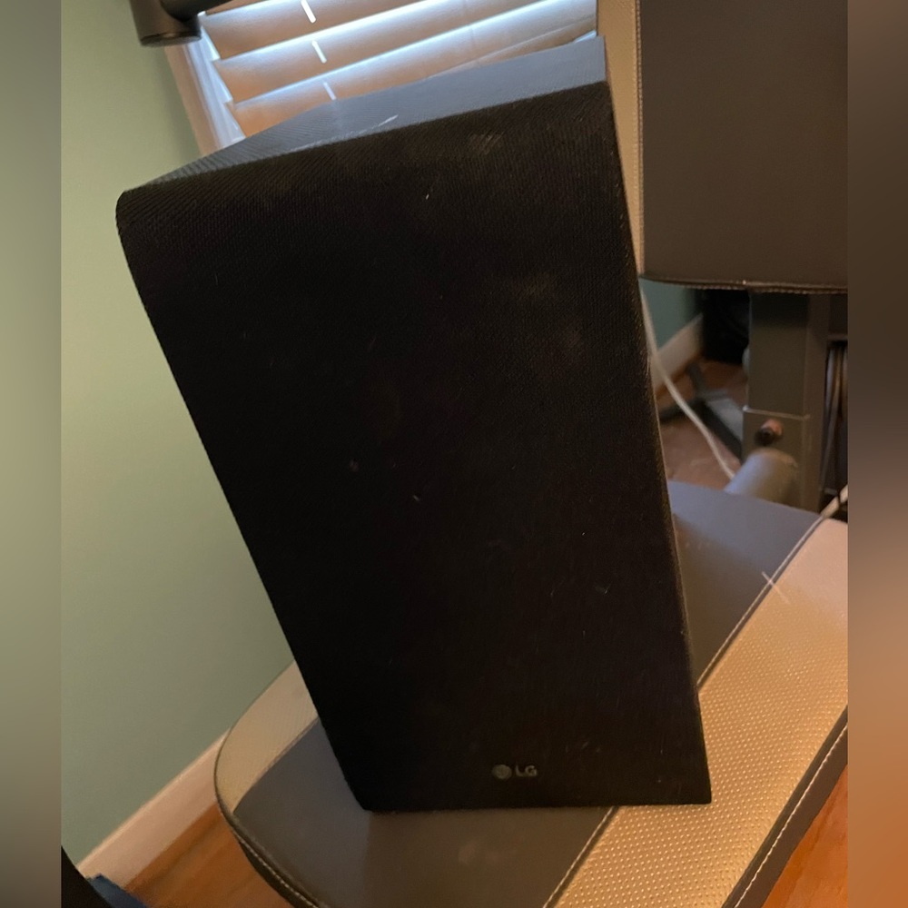 LG Black Wireless Subwoofer